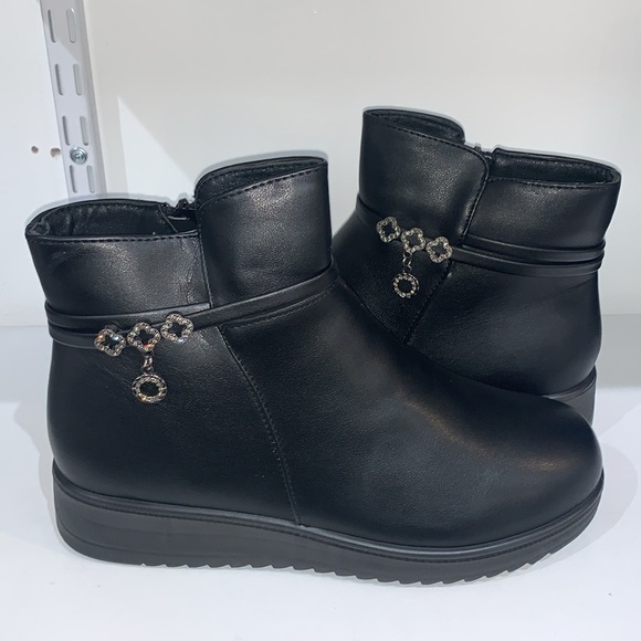 3 CLOVER BLACK BOOTS - Picture 3 of 10